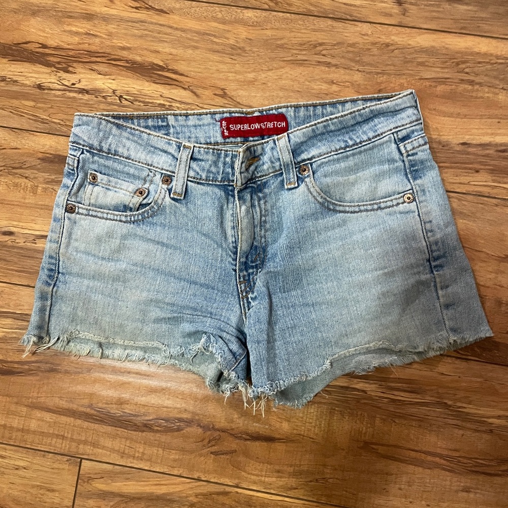 Vintage Levi’s cut off short size 3 low rise